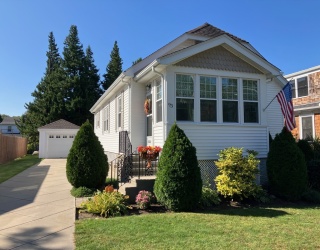 93 Crown, East Providence, Rhode Island, 2 Bedrooms Bedrooms, 8 Rooms Rooms,1.5 BathroomsBathrooms,Residential,For Sale,Crown,73435652