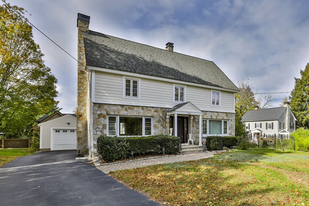 2434 Elm St, Manchester, New Hampshire, 3 Bedrooms Bedrooms, 7 Rooms Rooms,1.5 BathroomsBathrooms,Residential,For Sale,Elm St,73444188