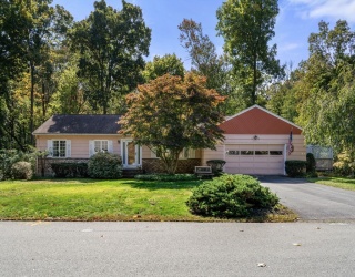 27 Holmes St, Easton, Massachusetts, 4 Bedrooms Bedrooms, 11 Rooms Rooms,3 BathroomsBathrooms,Residential,For Sale,Holmes St,73441153