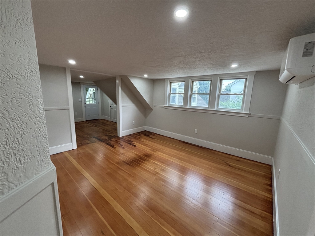 22 Pleasant Street, Fitchburg, Massachusetts, 2 Bedrooms Bedrooms, 5 Rooms Rooms,1 BathroomBathrooms,Residential Lease,For Rent,Pleasant Street,73453537