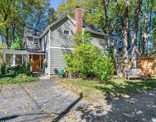 35 Cogswell Ave, Beverly, Massachusetts, 3 Bedrooms Bedrooms, 7 Rooms Rooms,2 BathroomsBathrooms,Residential,For Sale,Cogswell Ave,73439959