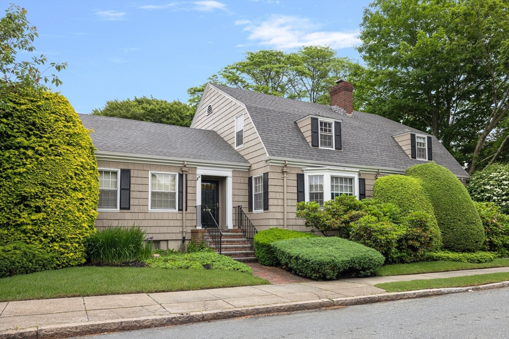 90 Cottage Street, New Bedford, Massachusetts, 4 Bedrooms Bedrooms, 11 Rooms Rooms,3 BathroomsBathrooms,Residential,For Sale,Cottage Street,73395287