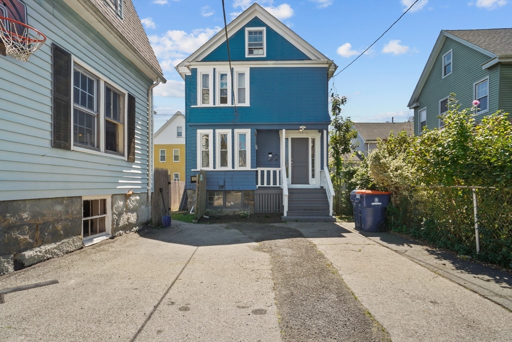 166 1/2 Grinnell St, New Bedford, Massachusetts, 4 Bedrooms Bedrooms, 11 Rooms Rooms,2 BathroomsBathrooms,Residential Income,For Sale,Grinnell St,73341882