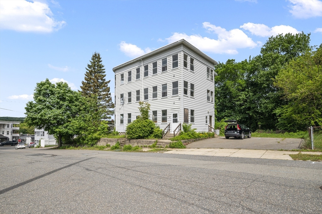 14-18 Florence St, Leominster, Massachusetts, 8 Bedrooms Bedrooms, 15 Rooms Rooms,3 BathroomsBathrooms,Residential Income,For Sale,Florence St,73380714