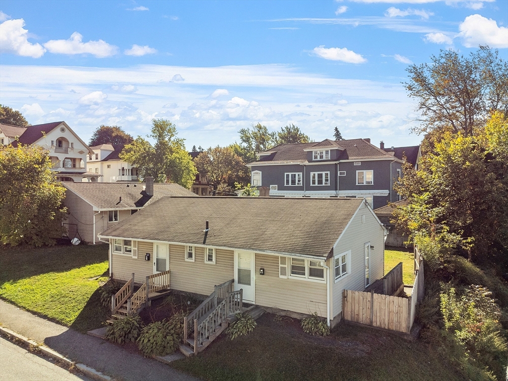 6 Holcombe St, Worcester, Massachusetts, 2 Bedrooms Bedrooms, 6 Rooms Rooms,2 BathroomsBathrooms,Residential Income,For Sale,Holcombe St,73440794