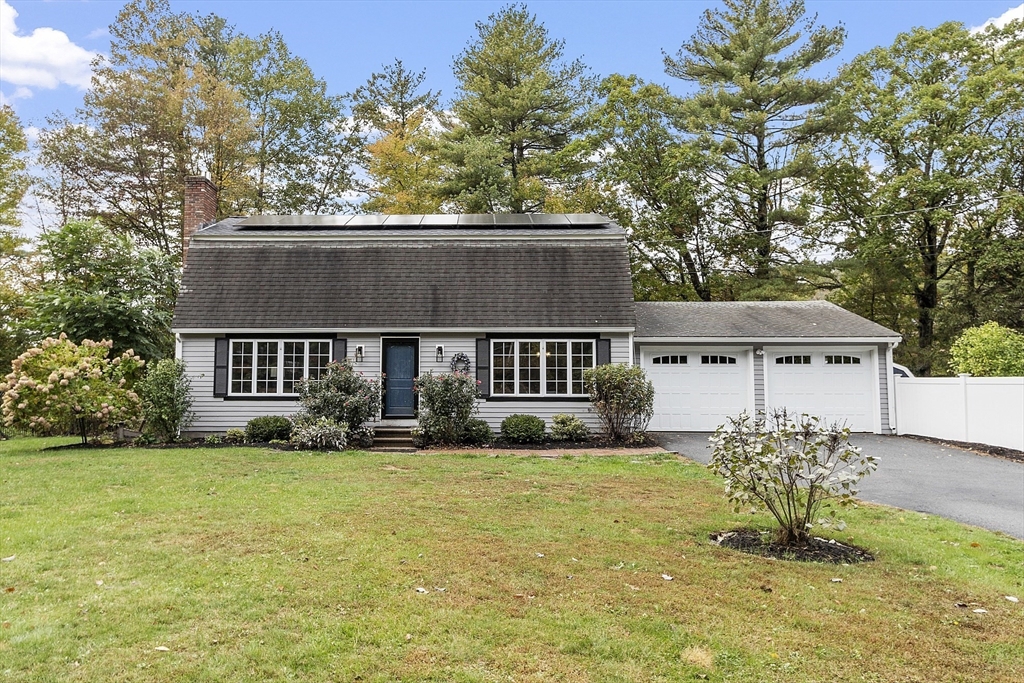 14 Banbury Drive, Westford, Massachusetts, 4 Bedrooms Bedrooms, 11 Rooms Rooms,2.5 BathroomsBathrooms,Residential,For Sale,Banbury Drive,73443856