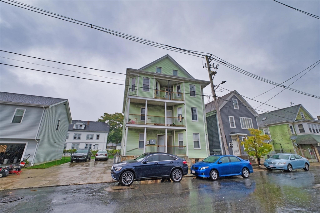 85 Rivet St, New Bedford, Massachusetts, 18 Bedrooms Bedrooms, 34 Rooms Rooms,5 BathroomsBathrooms,Residential Income,For Sale,Rivet St,73436052