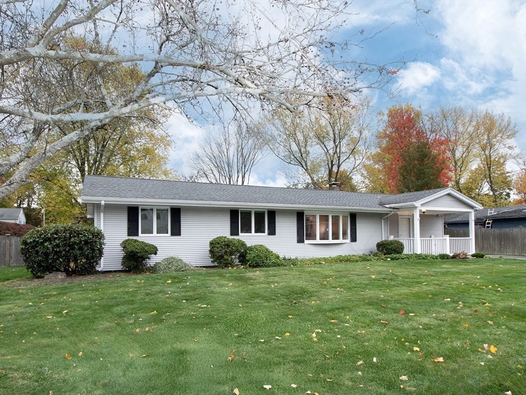 42 Spring St, Braintree, Massachusetts, 3 Bedrooms Bedrooms, 7 Rooms Rooms,1 BathroomBathrooms,Residential,For Sale,Spring St,73449427