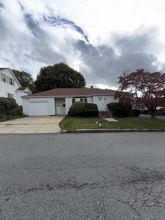 313 Walter Street, Fall River, Massachusetts, 3 Bedrooms Bedrooms, 5 Rooms Rooms,2 BathroomsBathrooms,Residential,For Sale,Walter Street,73392591