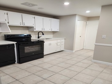 220 Essex Street, Melrose, Massachusetts, 1 Bedroom Bedrooms, 3 Rooms Rooms,1 BathroomBathrooms,Residential Lease,For Rent,Essex Street,73450004 220 Essex Street, Melrose, Massachusetts, 1 Bedroom Bedrooms, 3 Rooms Rooms,1 BathroomBathrooms,Residential Lease,For Rent,Essex Street,73450004