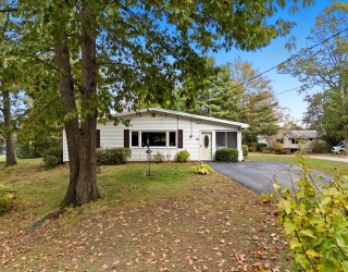 44 Hemlock Drive, Lunenburg, Massachusetts, 1 Bedroom Bedrooms, 3 Rooms Rooms,1 BathroomBathrooms,Residential,For Sale,Hemlock Drive,73444548