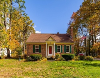 122 Holden St, Holden, Massachusetts, 3 Bedrooms Bedrooms, 8 Rooms Rooms,1.5 BathroomsBathrooms,Residential,For Sale,Holden St,73447346