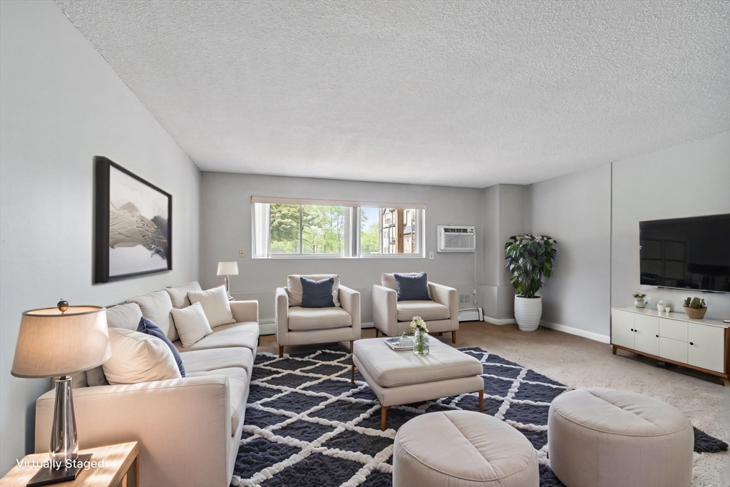 345 Pawtucket Blvd, Lowell, Massachusetts, 1 Bedroom Bedrooms, 4 Rooms Rooms,1 BathroomBathrooms,Residential,For Sale,Pawtucket Blvd,73379971