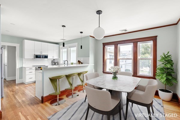 706 Mount Auburn Street, Watertown, Massachusetts, 2 Bedrooms Bedrooms, 6 Rooms Rooms,1.5 BathroomsBathrooms,Residential Lease,For Rent,Mount Auburn Street,73435946