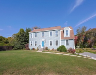 42 Olympic Ln, North Andover, Massachusetts, 5 Bedrooms Bedrooms, 9 Rooms Rooms,2.5 BathroomsBathrooms,Residential,For Sale,Olympic Ln,73441254