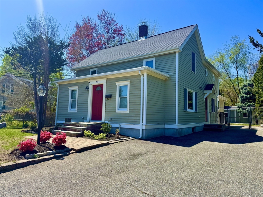 33 Lill Avenue, Newton, Massachusetts, 3 Bedrooms Bedrooms, 7 Rooms Rooms,2 BathroomsBathrooms,Residential,For Sale,Lill Avenue,73366860