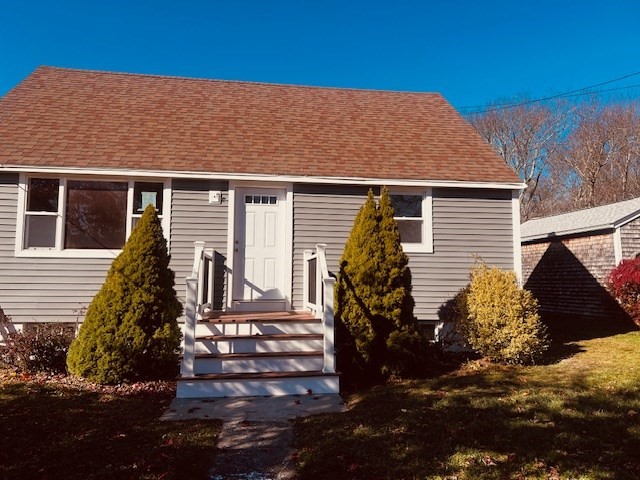 341 Lawton St, Somerset, Massachusetts, 2 Bedrooms Bedrooms, 5 Rooms Rooms,1 BathroomBathrooms,Residential,For Sale,Lawton St,73455350