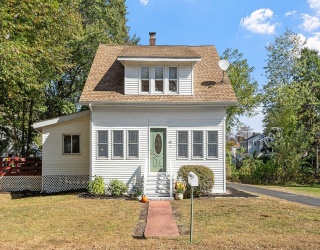 44 Hamlin St, Lunenburg, Massachusetts, 3 Bedrooms Bedrooms, 6 Rooms Rooms,1 BathroomBathrooms,Residential,For Sale,Hamlin St,73441445