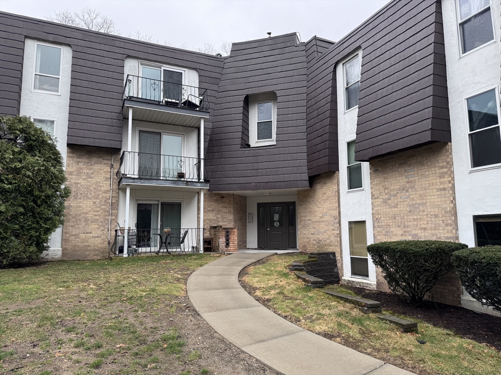 5 Shadowbrook Ln, Milford, Massachusetts, 2 Bedrooms Bedrooms, 4 Rooms Rooms,1.5 BathroomsBathrooms,Residential,For Sale,Shadowbrook Ln,73355937