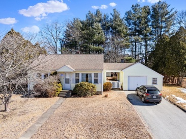 24 Churchill Ave, Whitman, Massachusetts, 2 Bedrooms Bedrooms, 4 Rooms Rooms,1 BathroomBathrooms,Residential,For Sale,Churchill Ave,73343644