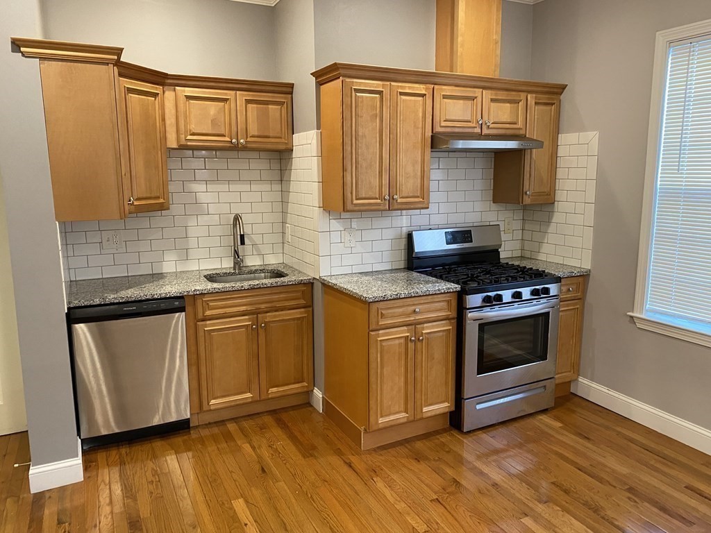55 Marshall Street, Somerville, Massachusetts, 2 Bedrooms Bedrooms, 4 Rooms Rooms,1 BathroomBathrooms,Residential Lease,For Rent,Marshall Street,73443749