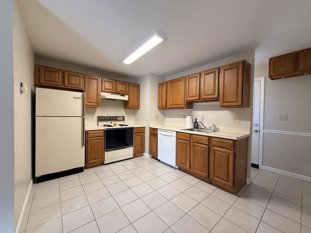 19 Maple Ave, Shrewsbury, Massachusetts, 1 Bedroom Bedrooms, 3 Rooms Rooms,1 BathroomBathrooms,Residential Lease,For Rent,Maple Ave,73455953