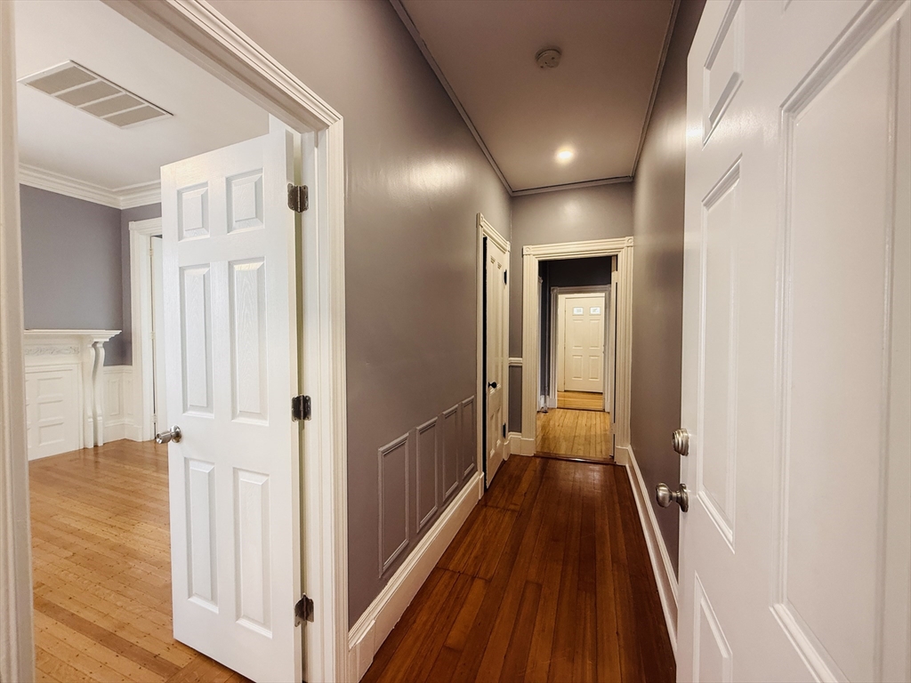 28 Virginia St, Boston, Massachusetts, 3 Bedrooms Bedrooms, 5 Rooms Rooms,1 BathroomBathrooms,Residential Lease,For Rent,Virginia St,73458033