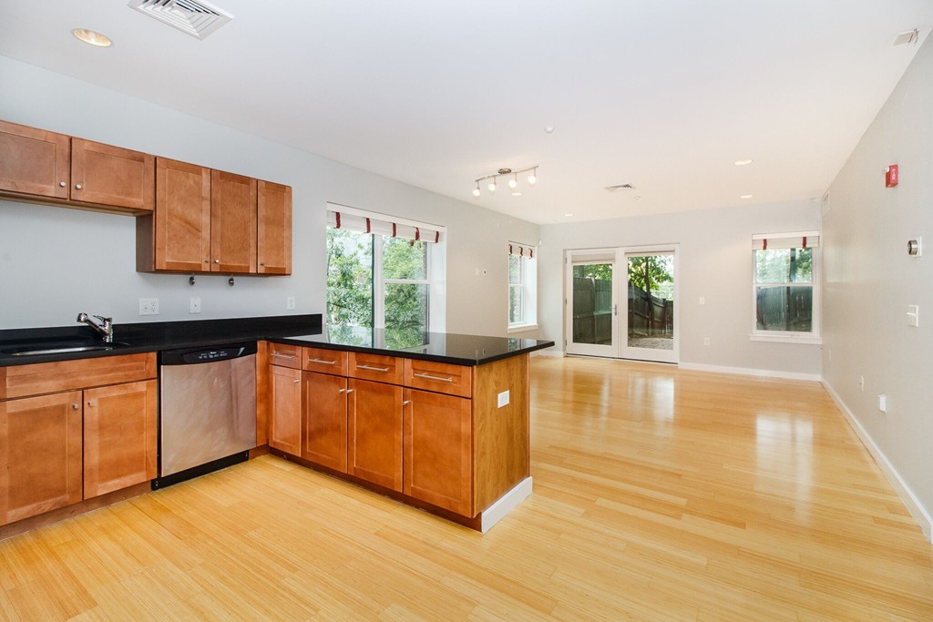 99 Chestnut Hill Ave., Boston, Massachusetts, 2 Bedrooms Bedrooms, 3 Rooms Rooms,1 BathroomBathrooms,Residential Lease,For Rent,Chestnut Hill Ave.,73384987