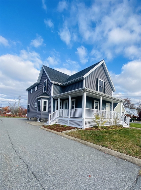 253 Lynn St, Peabody, Massachusetts, 3 Bedrooms Bedrooms, 6 Rooms Rooms,2.5 BathroomsBathrooms,Residential Lease,For Rent,Lynn St,73453496