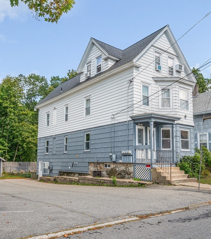 20 Epping Street, Lowell, Massachusetts, 3 Bedrooms Bedrooms, 7 Rooms Rooms,2 BathroomsBathrooms,Residential Lease,For Rent,Epping Street,73433624