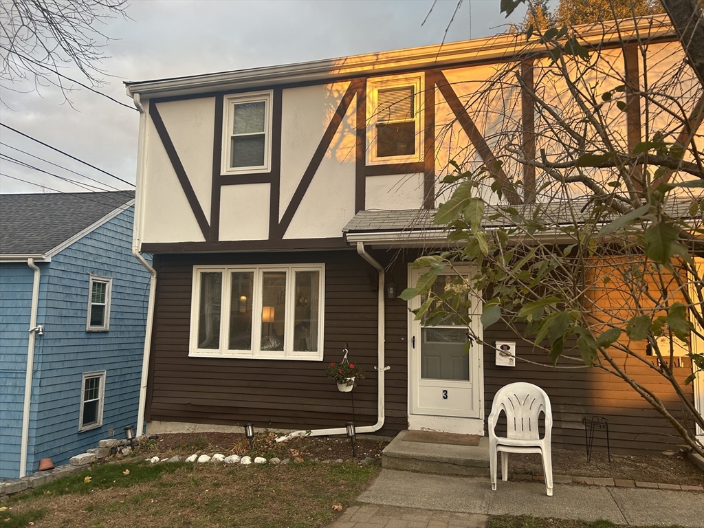 3 Russell St, Watertown, Massachusetts, 3 Bedrooms Bedrooms, 7 Rooms Rooms,2 BathroomsBathrooms,Residential Lease,For Rent,Russell St,73453779