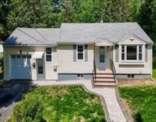 9 Hinckley, Tewksbury, Massachusetts, 2 Bedrooms Bedrooms, 5 Rooms Rooms,1 BathroomBathrooms,Residential Lease,For Rent,Hinckley,73418713