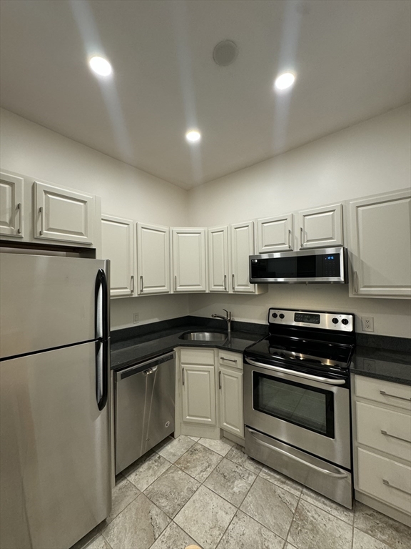 1082 Commonwealth Ave, Boston, Massachusetts, 1 Bedroom Bedrooms, 2 Rooms Rooms,1 BathroomBathrooms,Residential Lease,For Rent,Commonwealth Ave,73455559