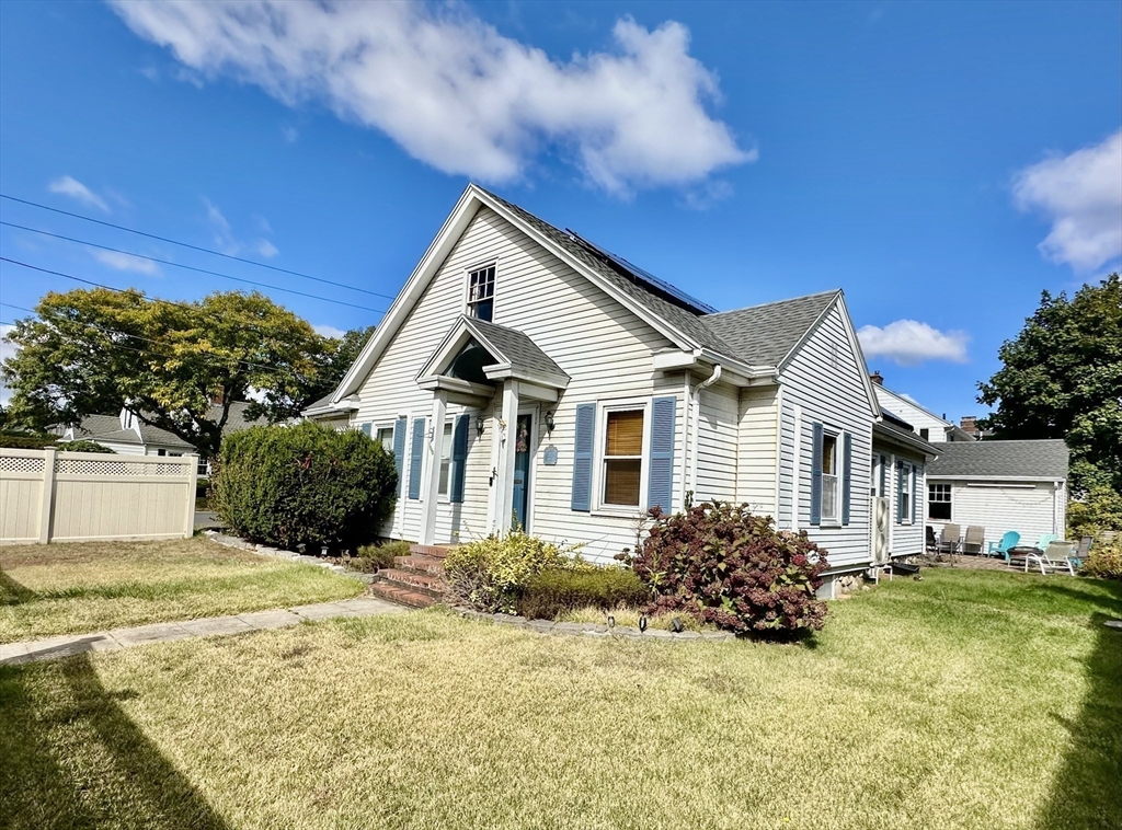 815 Lynnfield St, Lynn, Massachusetts, 2 Bedrooms Bedrooms, 6 Rooms Rooms,1 BathroomBathrooms,Residential Lease,For Rent,Lynnfield St,73449885