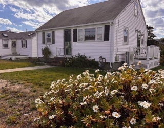 215 Standish St, Marshfield, Massachusetts, 2 Bedrooms Bedrooms, 4 Rooms Rooms,1 BathroomBathrooms,Residential Lease,For Rent,Standish St,73447480