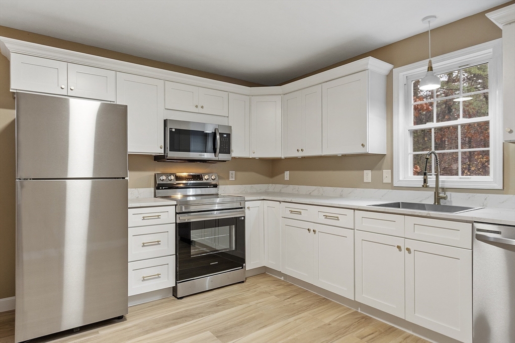 72 Patterson Road, Shirley, Massachusetts, 2 Bedrooms Bedrooms, 6 Rooms Rooms,1.5 BathroomsBathrooms,Residential Lease,For Rent,Patterson Road,73453926