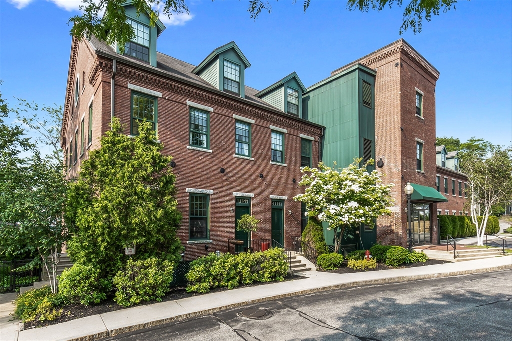 25 Pond St, Amesbury, Massachusetts, 1 Bedroom Bedrooms, 3 Rooms Rooms,1 BathroomBathrooms,Residential Lease,For Rent,Pond St,73450502