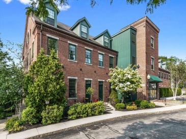 25 Pond St, Amesbury, Massachusetts, 1 Bedroom Bedrooms, 3 Rooms Rooms,1 BathroomBathrooms,Residential Lease,For Rent,Pond St,73450502