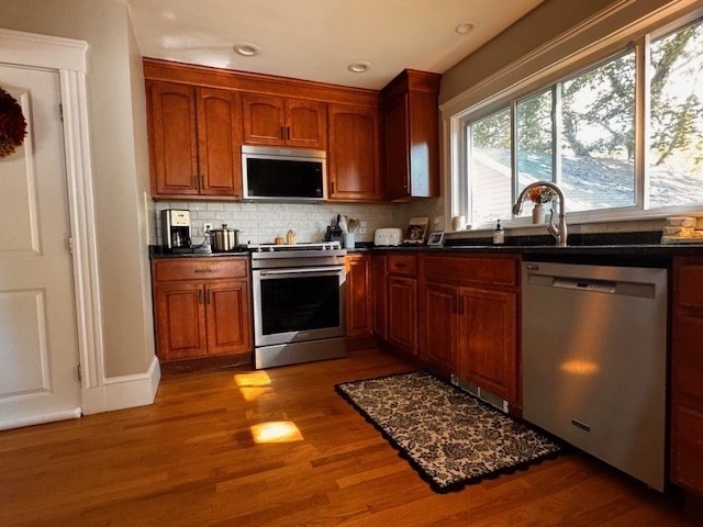 52 Westwood Road, Stoneham, Massachusetts, 3 Bedrooms Bedrooms, 7 Rooms Rooms,1 BathroomBathrooms,Residential Lease,For Rent,Westwood Road,73445603