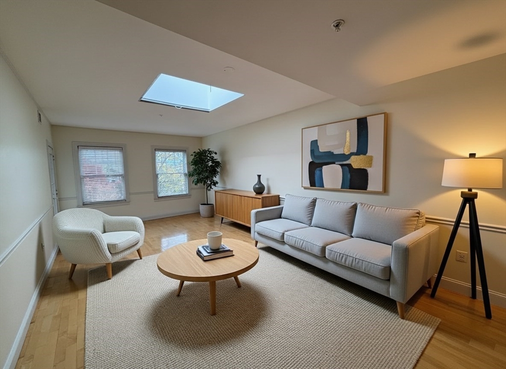 121 Centre St, Brookline, Massachusetts, 2 Bedrooms Bedrooms, 4 Rooms Rooms,2 BathroomsBathrooms,Residential Lease,For Rent,Centre St,73454051