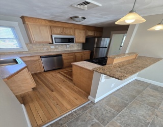 16 Gaylord Street, South Hadley, Massachusetts, 1 Bedroom Bedrooms, 4 Rooms Rooms,1 BathroomBathrooms,Residential Lease,For Rent,Gaylord Street,73442037