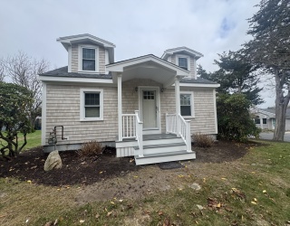 82 Raymond St, Fairhaven, Massachusetts, 3 Bedrooms Bedrooms, 6 Rooms Rooms,1 BathroomBathrooms,Residential Lease,For Rent,Raymond St,73445794