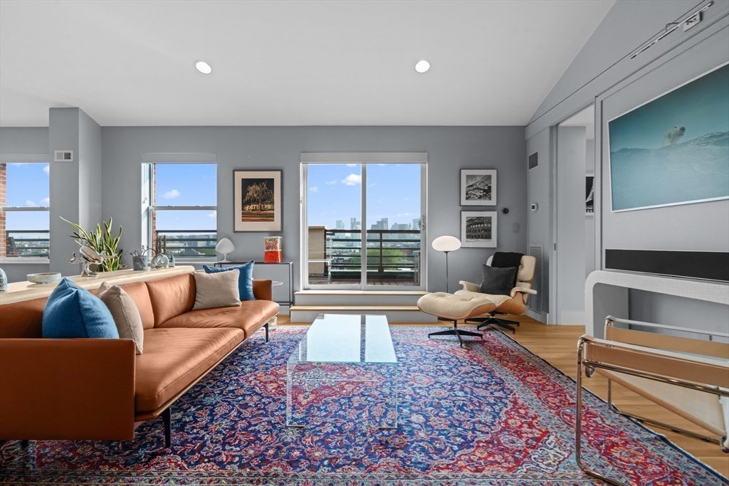 150 Orleans Street, Boston, Massachusetts, 2 Bedrooms Bedrooms, 4 Rooms Rooms,2 BathroomsBathrooms,Residential,For Sale,Orleans Street,73394093