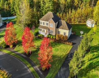 547 Mockingbird Ln, Dighton, Massachusetts, 4 Bedrooms Bedrooms, 7 Rooms Rooms,2.5 BathroomsBathrooms,Residential,For Sale,Mockingbird Ln,73446217