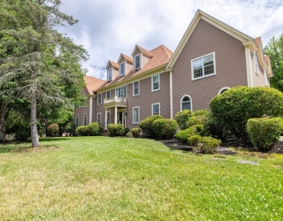 56 Holt Rd, Andover, Massachusetts, 4 Bedrooms Bedrooms, 10 Rooms Rooms,3.5 BathroomsBathrooms,Residential Lease,For Rent,Holt Rd,73403991