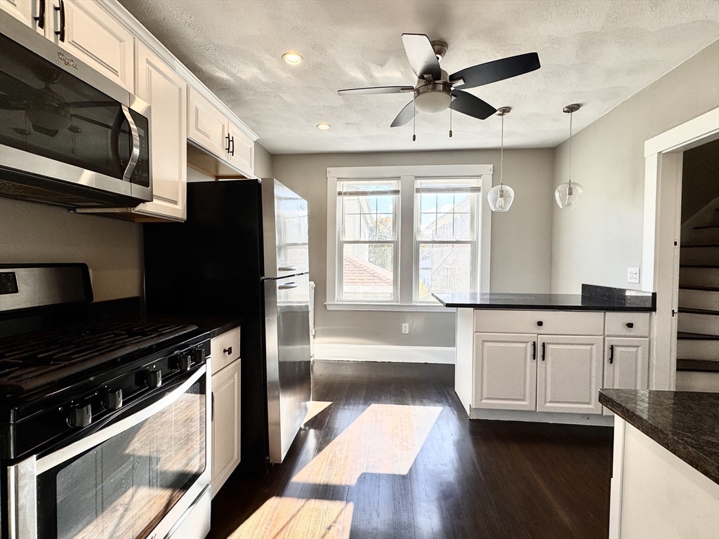 10 Charlemont St, Boston, Massachusetts, 3 Bedrooms Bedrooms, 8 Rooms Rooms,1 BathroomBathrooms,Residential Lease,For Rent,Charlemont St,73442732