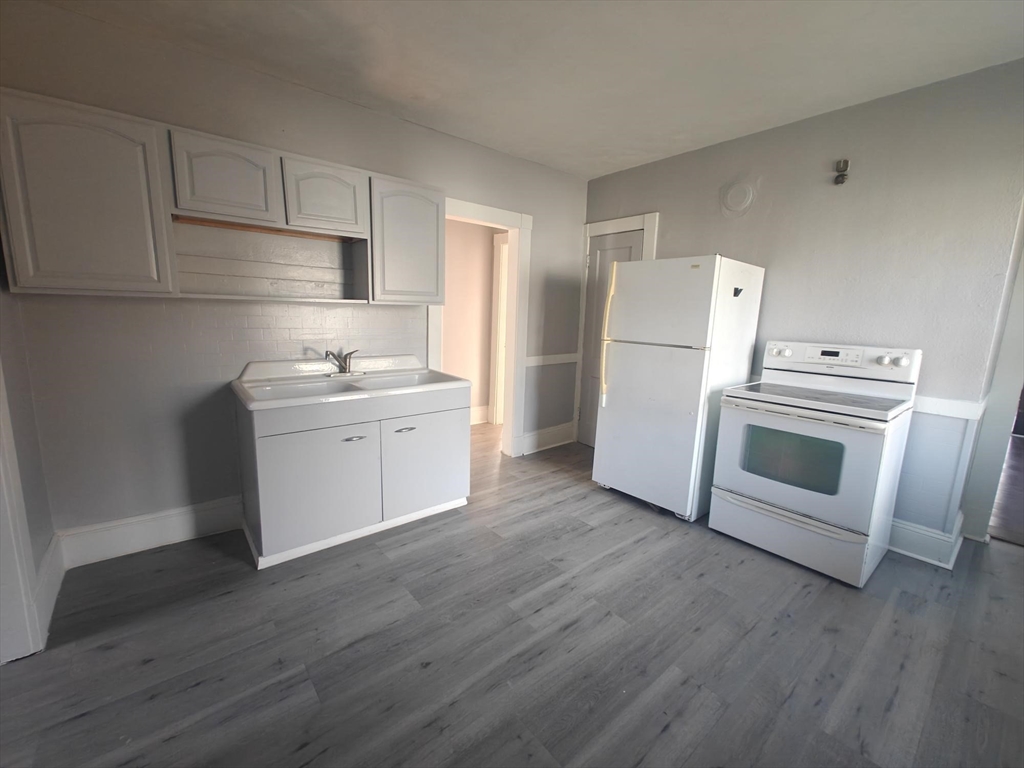 57-59 Lester, Springfield, Massachusetts, 3 Bedrooms Bedrooms, 6 Rooms Rooms,1 BathroomBathrooms,Residential Lease,For Rent,Lester,73456944