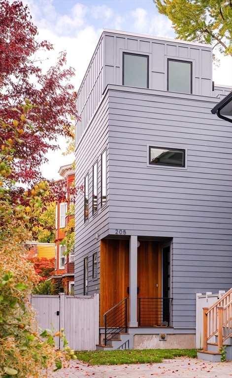 205 Pearl Street, Cambridge, Massachusetts, 4 Bedrooms Bedrooms, 6 Rooms Rooms,3.5 BathroomsBathrooms,Residential Lease,For Rent,Pearl Street,73447546