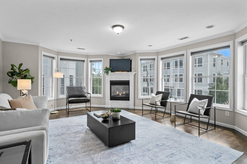 10 Saco St, Boston, Massachusetts, 2 Bedrooms Bedrooms, 4 Rooms Rooms,2 BathroomsBathrooms,Residential Lease,For Rent,Saco St,73440844