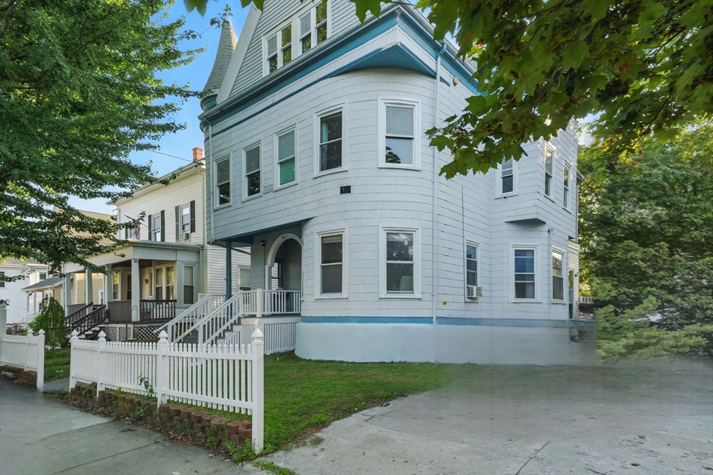 15 Milton St, Malden, Massachusetts, 8 Bedrooms Bedrooms, 12 Rooms Rooms,4 BathroomsBathrooms,Residential Income,For Sale,Milton St,73418951